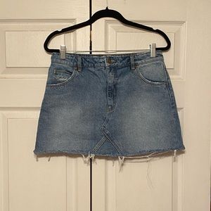 Rolla’s Claudia Cutoff Denim Skirt in New Stone